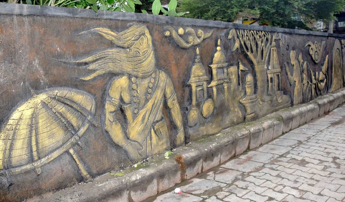 artist show badalata banars in mural art paintings