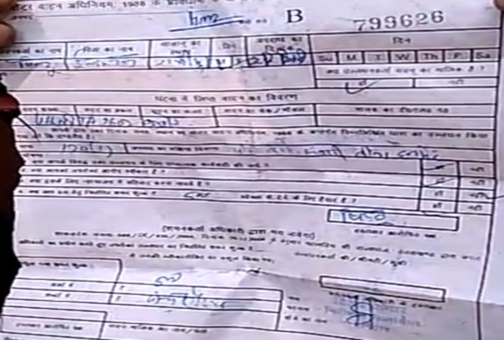 Police cut auto rickshaw driver challan for Not wearing helmet in haridwar