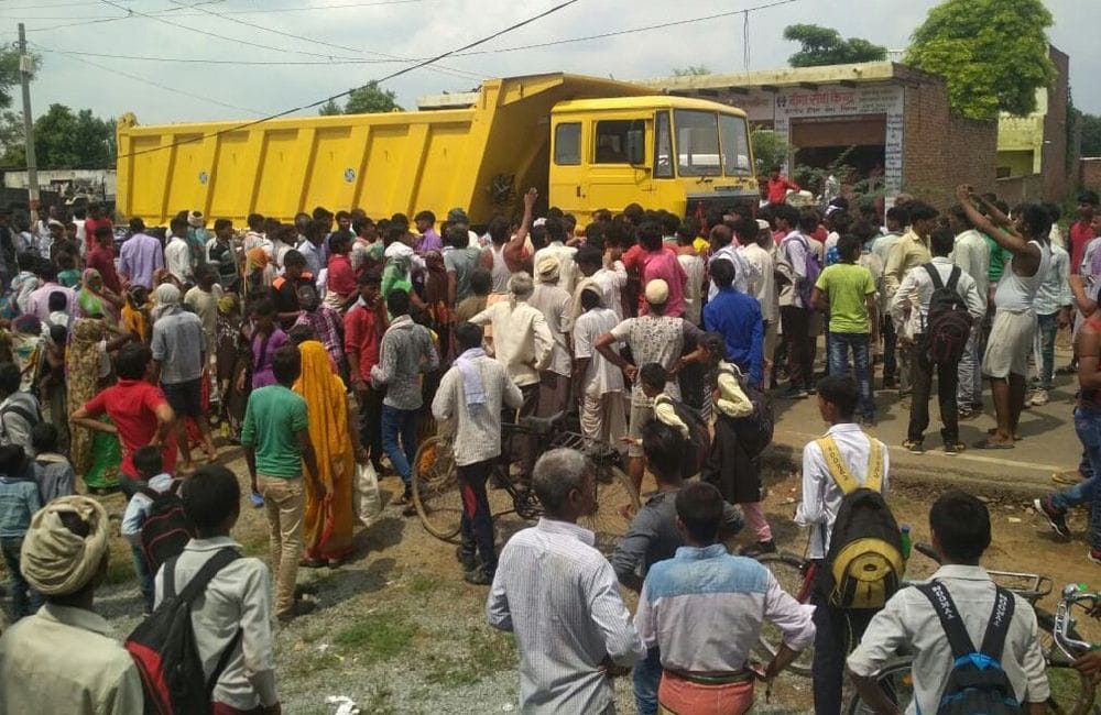 Student's death by crushing dumper in agra