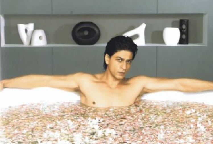 Shahrukh Khan shared legendry picture with Kareena Kapoor Khan Karisma and Sharmila Tagore