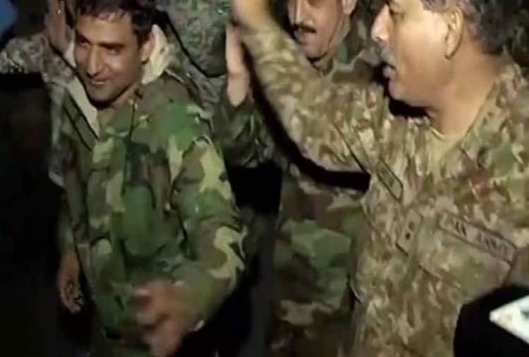 Chandigarh, India Pakistan Soldiers Dance on Sapna Choudhary Songs