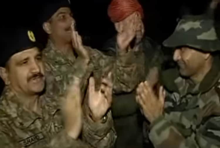 Chandigarh, India Pakistan Soldiers Dance on Sapna Choudhary Songs