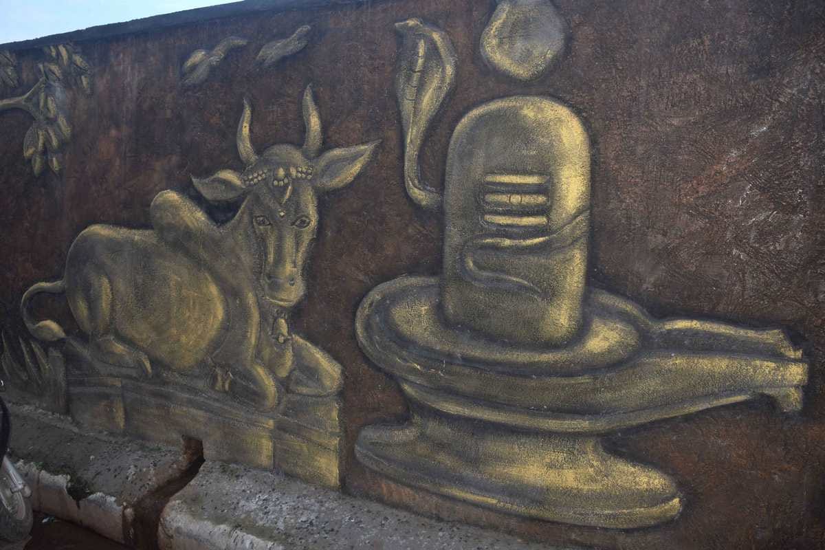artist show badalata banars in mural art paintings