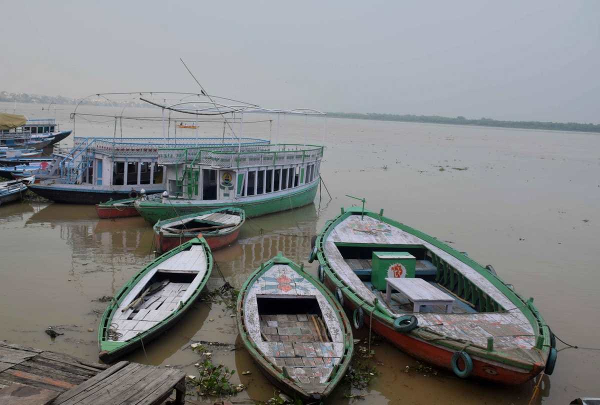 purvanchal rivers water level is going on danger level alert in varanasi by NDRF