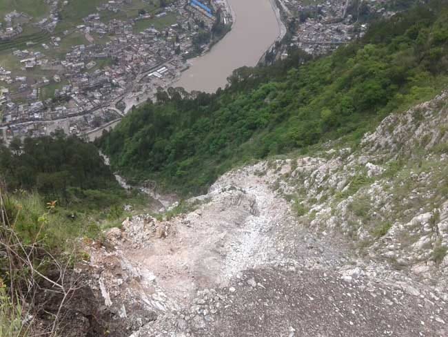 Varunavat mount heavy boulder dropped into residential colony