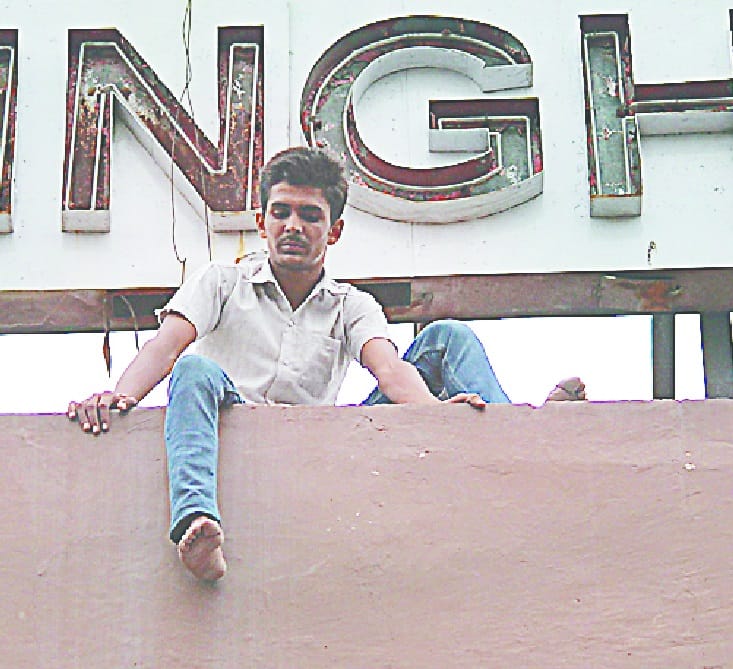 chaatr campus ki chat par chara