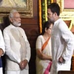 यूपीए सरकार के समय छत्तीस सौ करोड़ रुपए में अगस्ता वेस्टलैंड कंपनी से बारह अतिविशिष्ट हेलिकॉप्टर खरीदने का सौदा हुआ था।