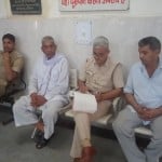 हत्याकांड के बाद अस्पताल में जांच करती पुलिस
