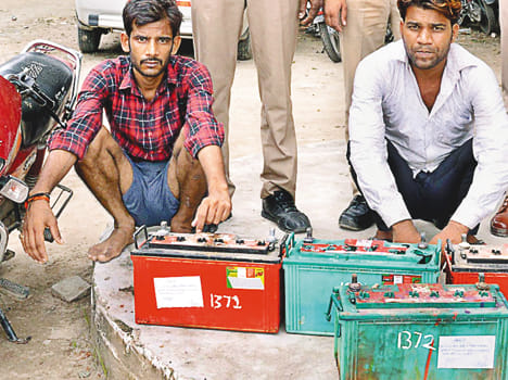 2 thief arrested, byke and battery found