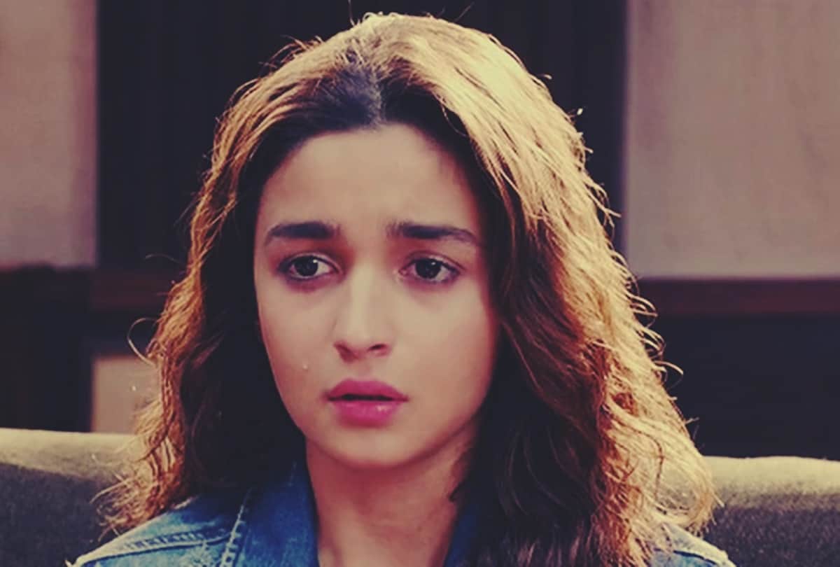 Alia Bhatt get emotional after read sister shaheen bhatt book I've Never Been happier