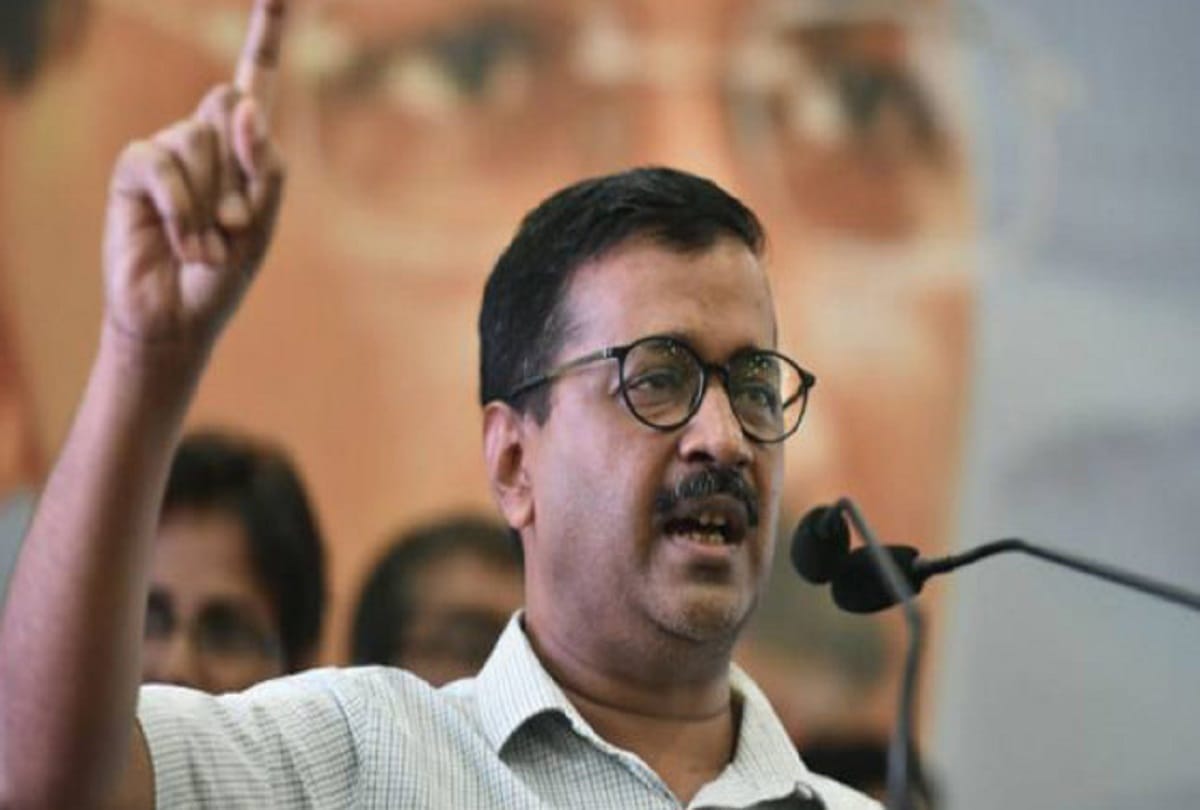Chief Minister Arvind Kejriwal visits in cow shelter delhi