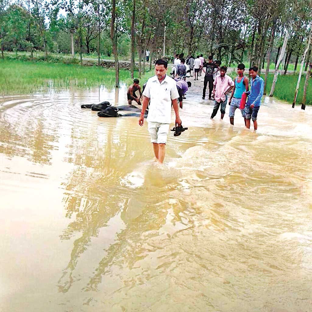 11 died because of rain and flood in awadh.