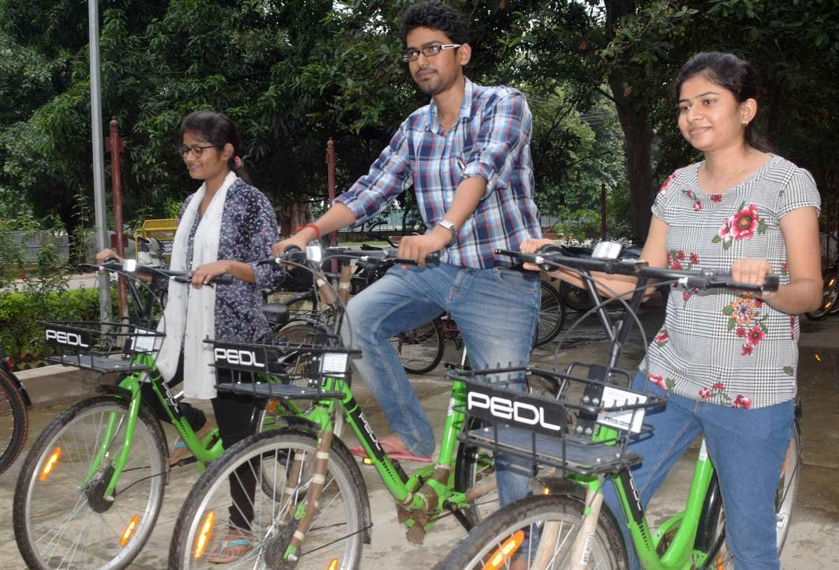Varanasi youth like cycling on rent