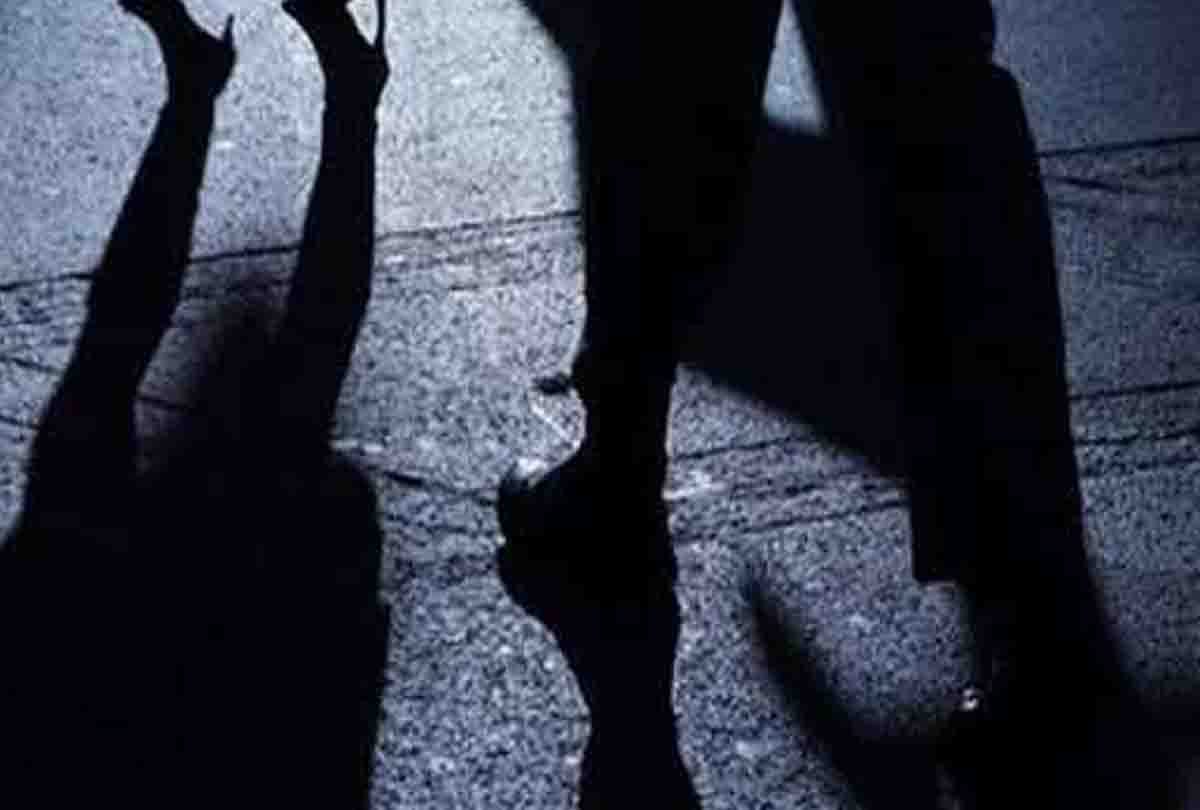 girl's family beat boyfriend and take eyes out