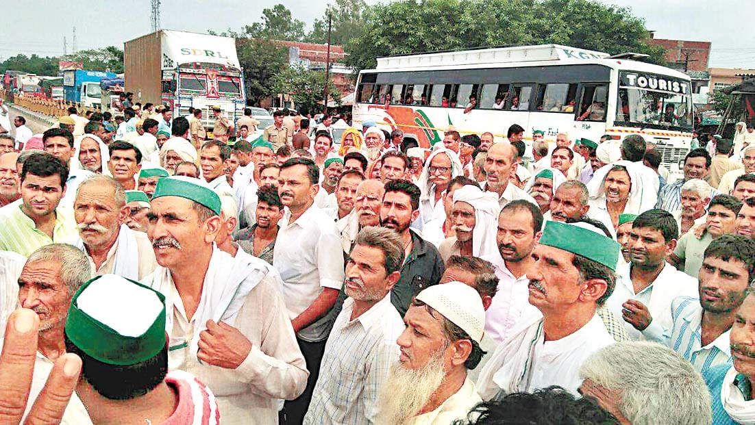 highway jamed for the payment of sugarcane in amroha