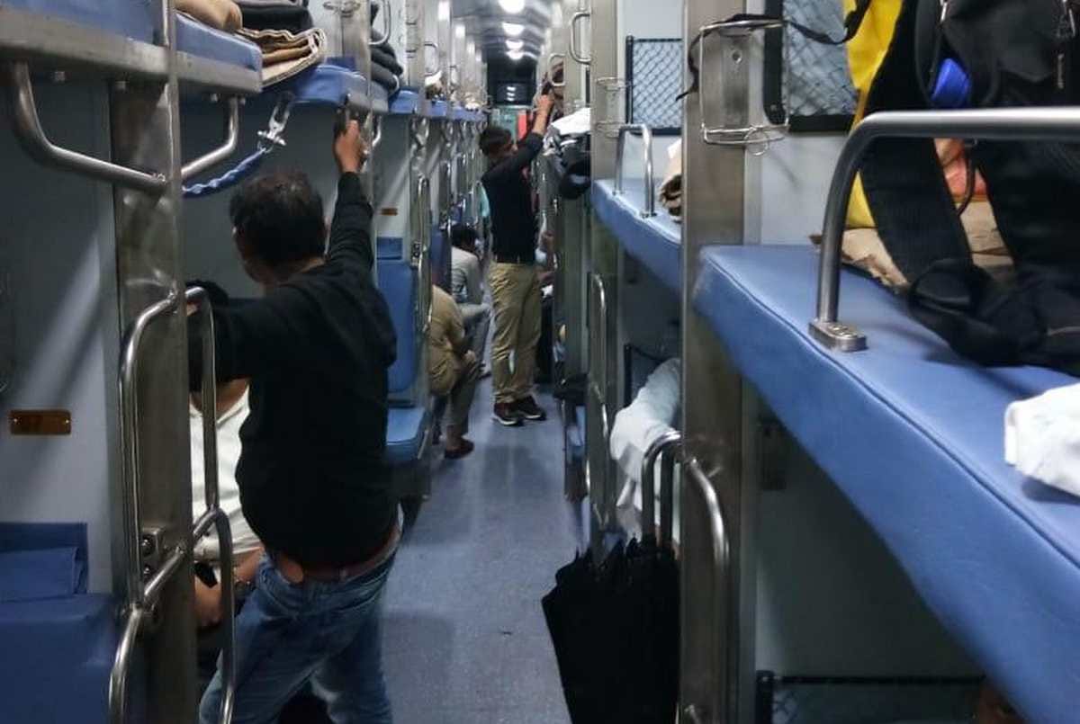 Students protest against snatching Mobile thugs throwing him out of train