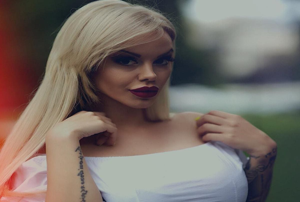 Krisstine Kamenowa bulgaria model wins beauty title Miss Silicone Star for fake boobs