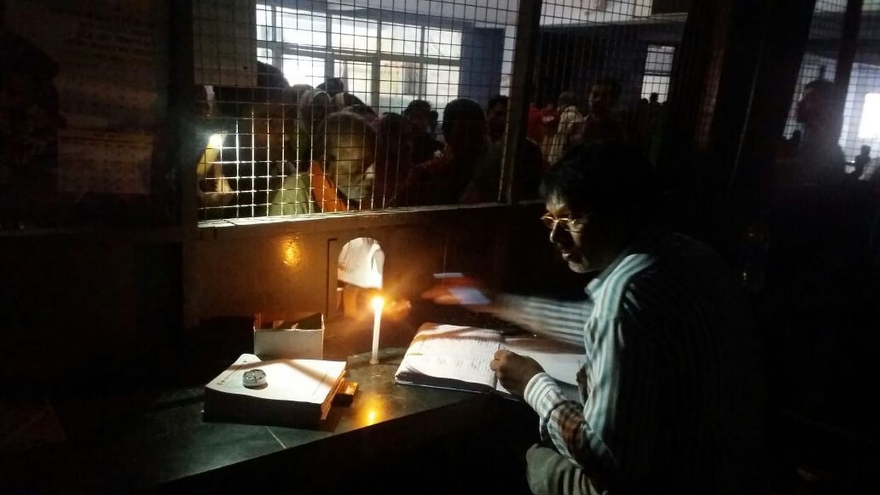 एक घंटे मोमबत्ती की रोशनी में पंजीयन