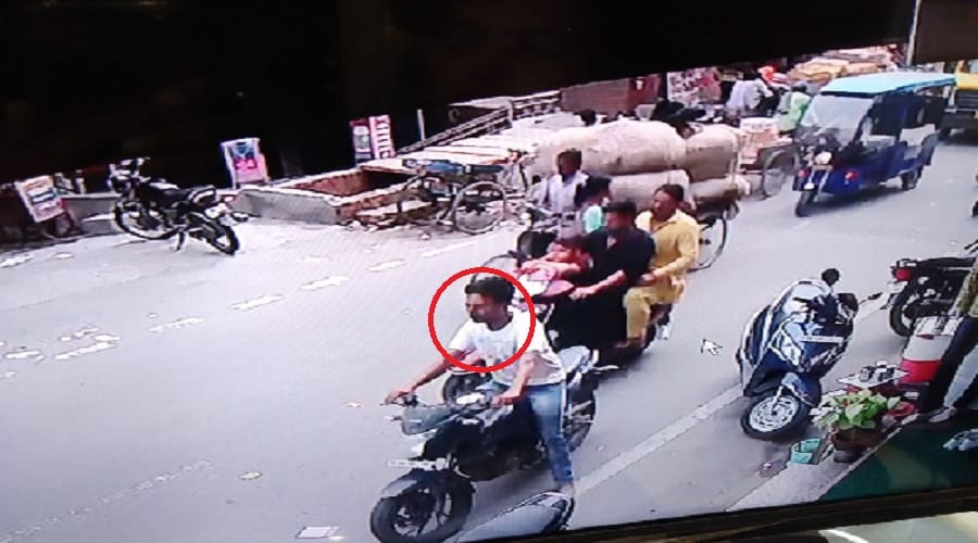 Meerut: robbed three lakh rupees from Captain Singh