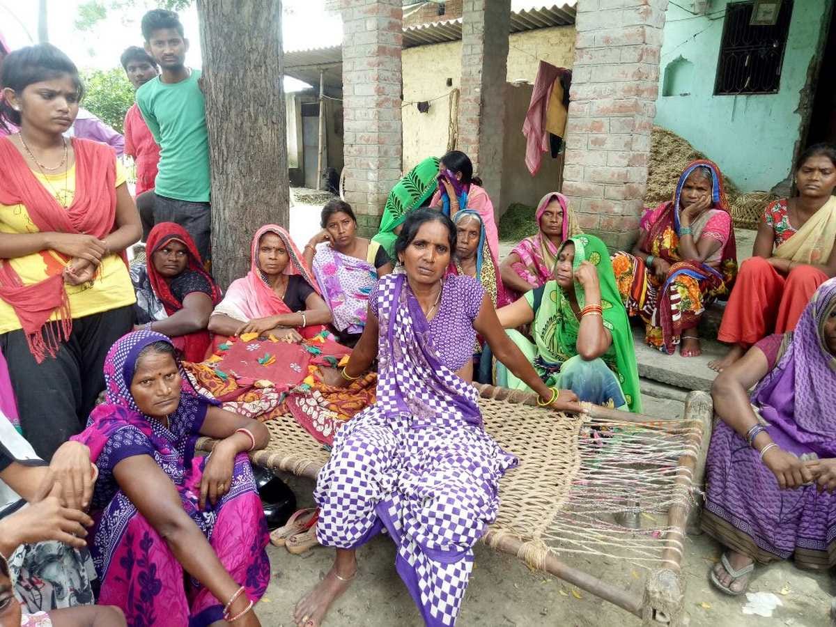 Love couple suicide to hanging with electric poll in mirzapur