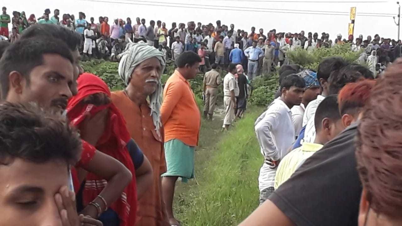 Love couple suicide to hanging with electric poll in mirzapur