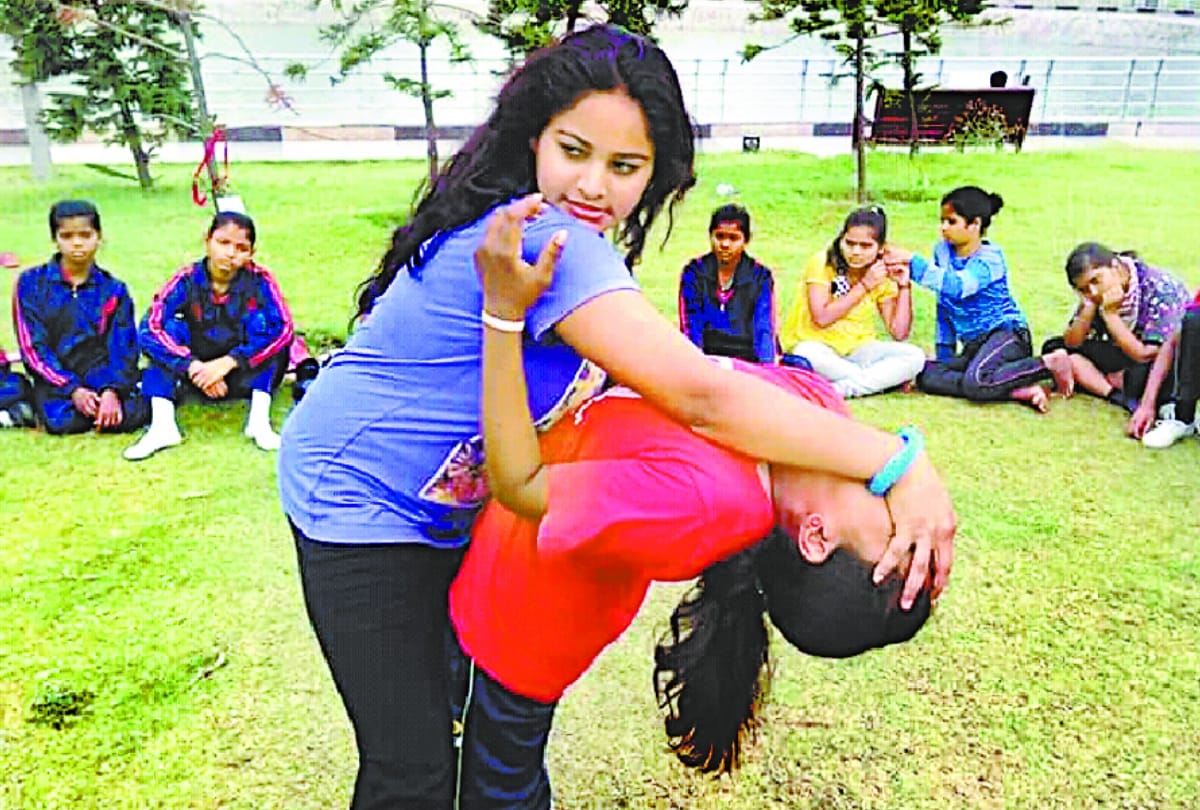 pooja vishwakarma is educating children of slum areas