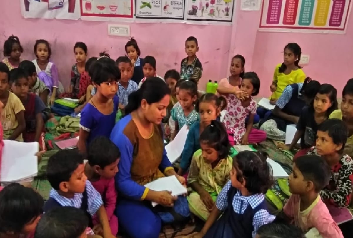 pooja vishwakarma is educating children of slum areas