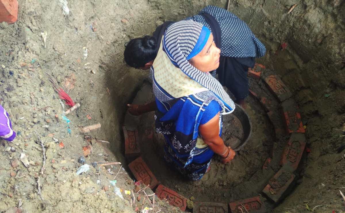 Woman doing work of mason in azamgarh