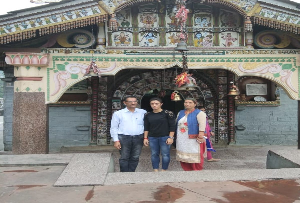 kabbadi player ritu negi took blessing of mahasu devta in uttarakhand