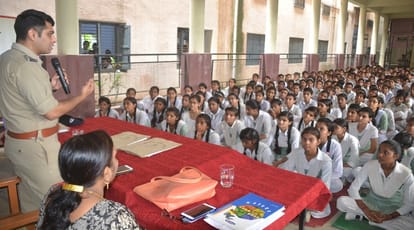 Police ki pathshala on behalf of Amar Ujala in baghpat, and officials gave tips