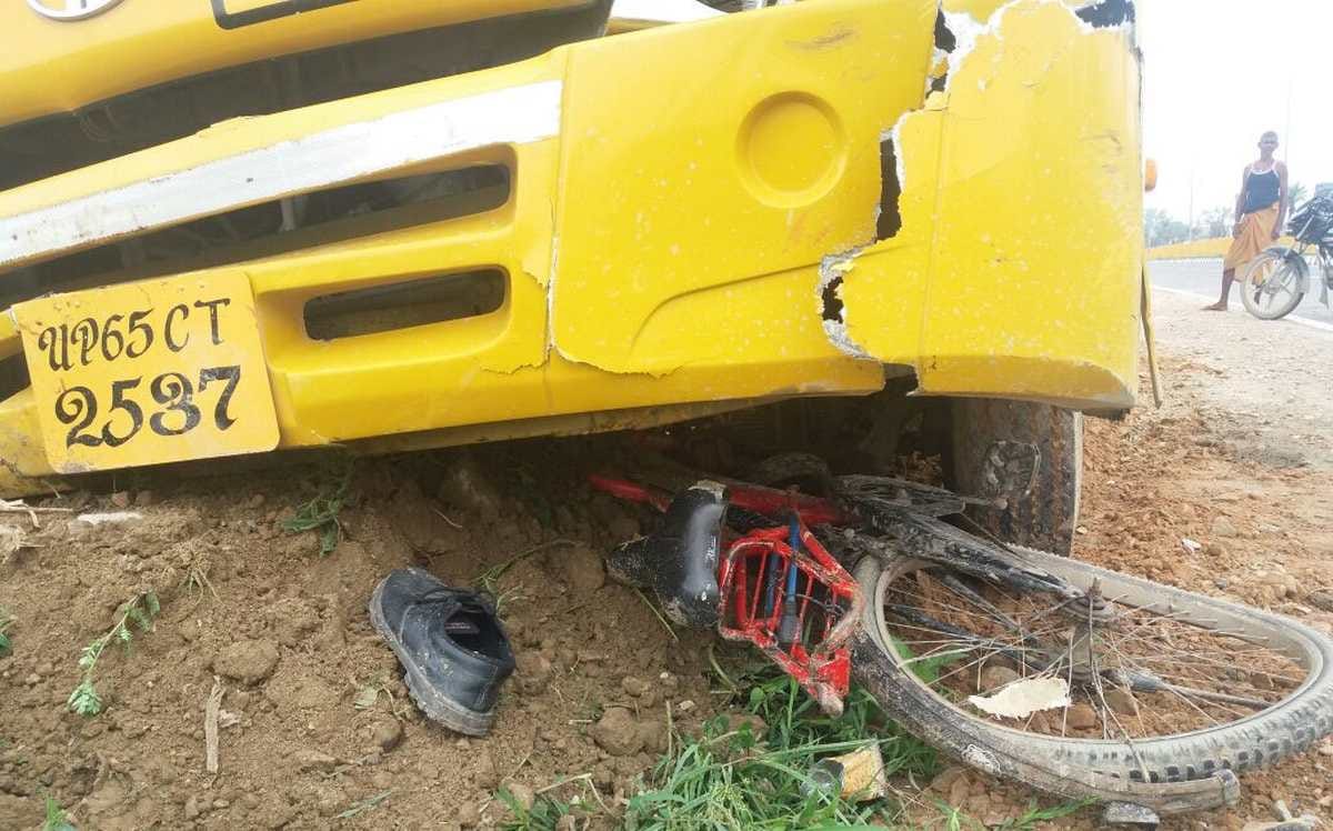 School bus hit his school student in varanasi