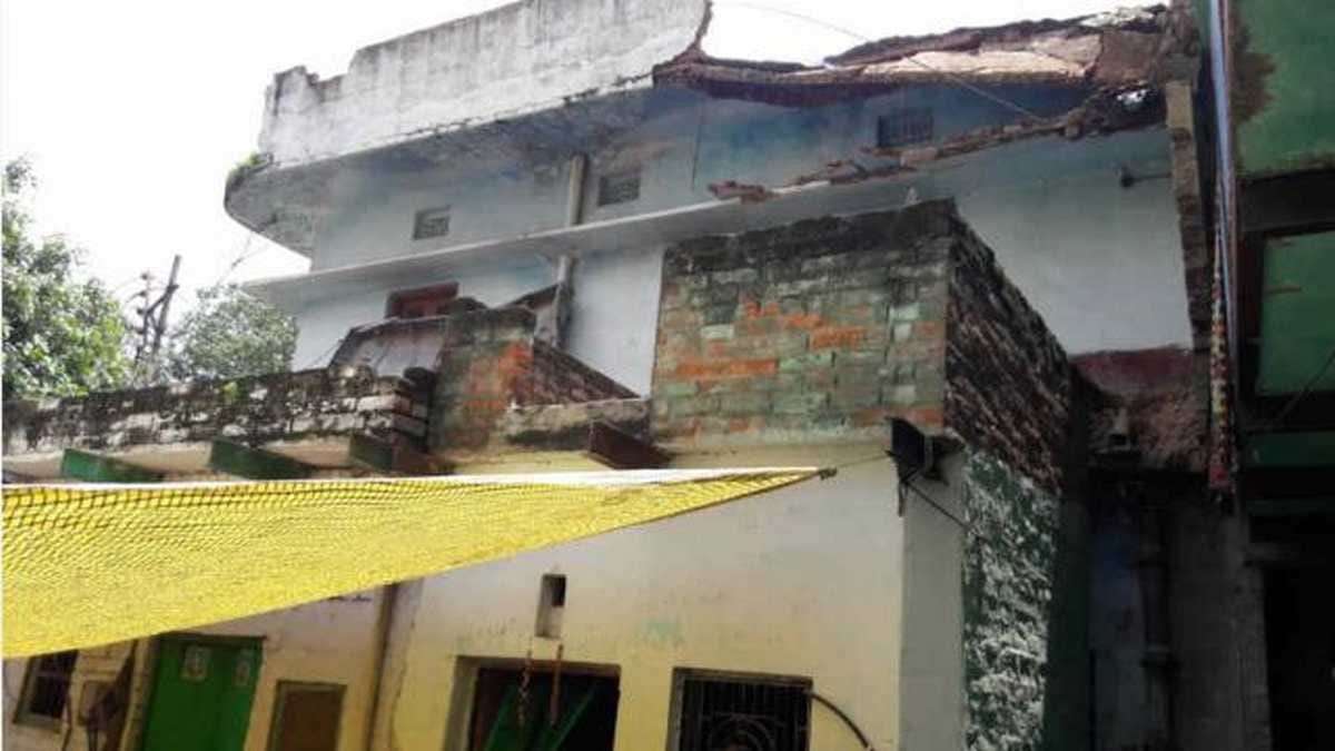 House balcony collapse girl child dies