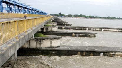 UP, 1.76 lakh cusecs water released in Ganga, and threat to these villages of Western UP, alert