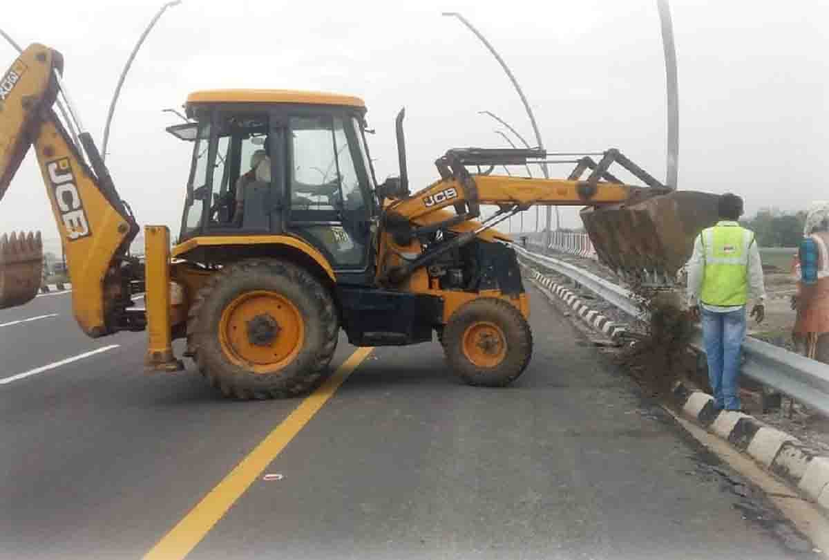 Agra Lucknow expressway damage in etawah