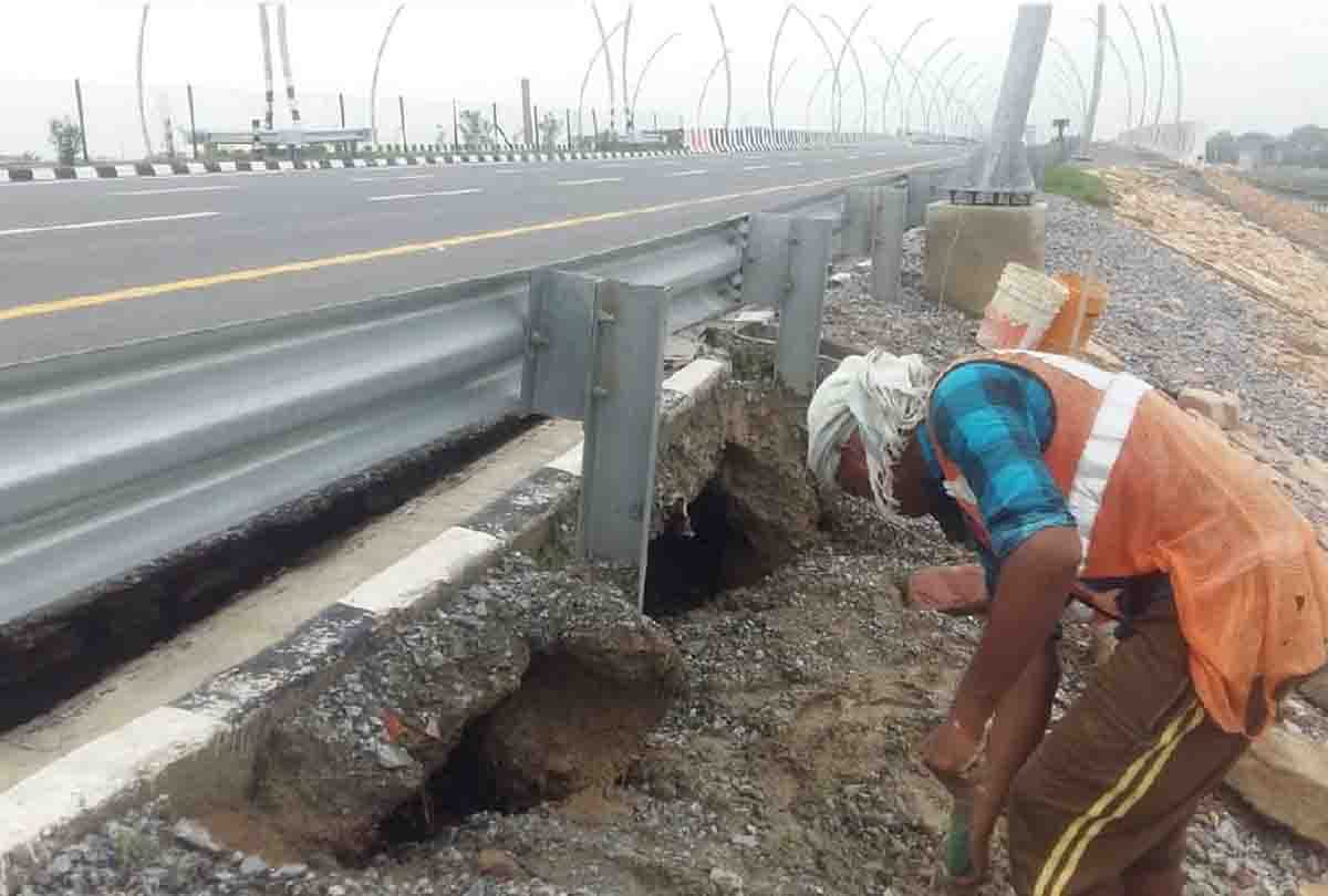 Agra Lucknow expressway damage in etawah