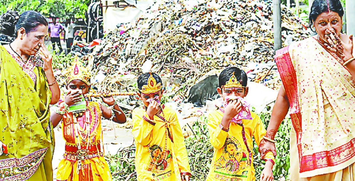 koora uthaana shuru