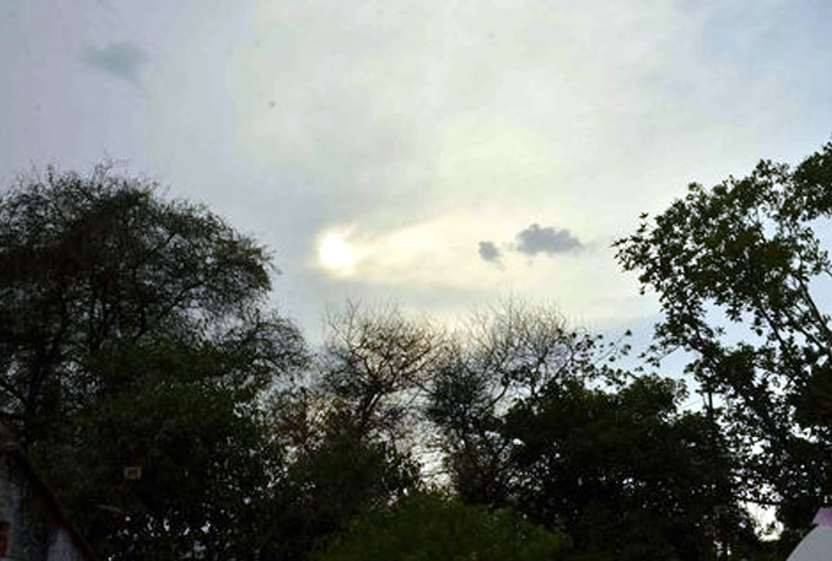 For the next few hours the Meteorological Department has warned