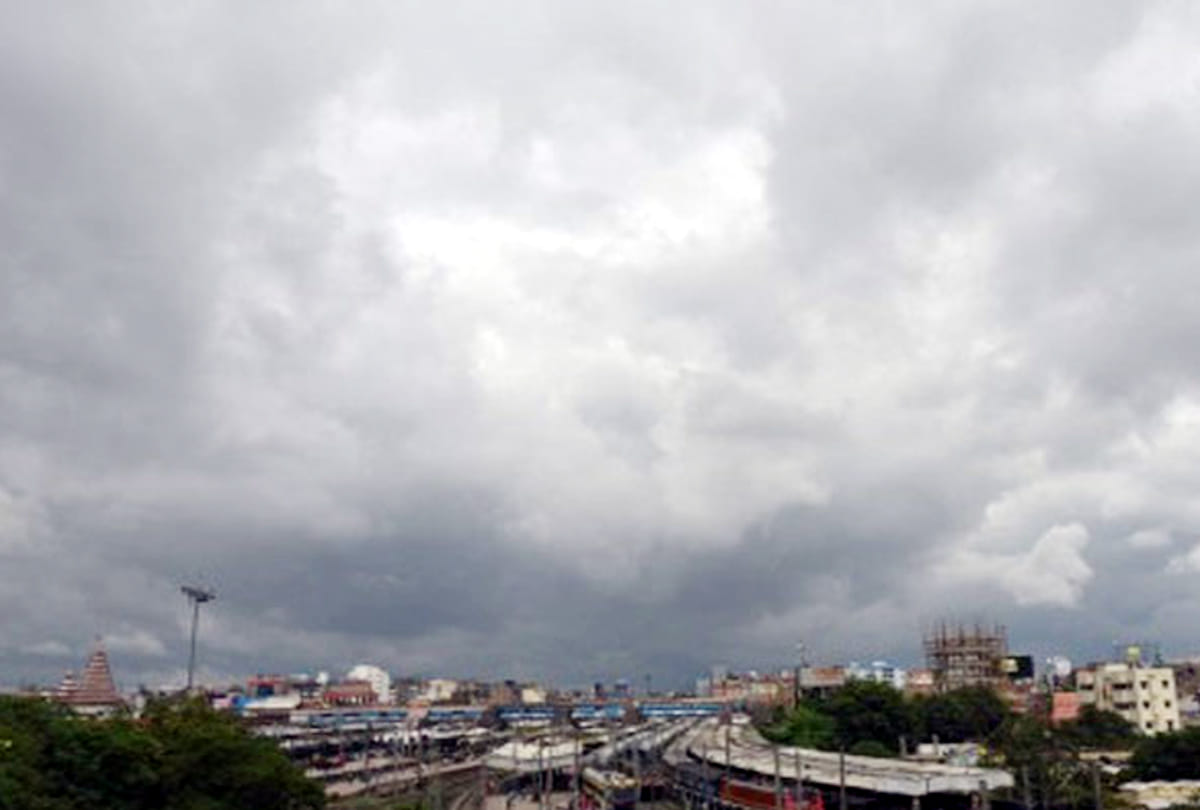 For the next few hours the Meteorological Department has warned