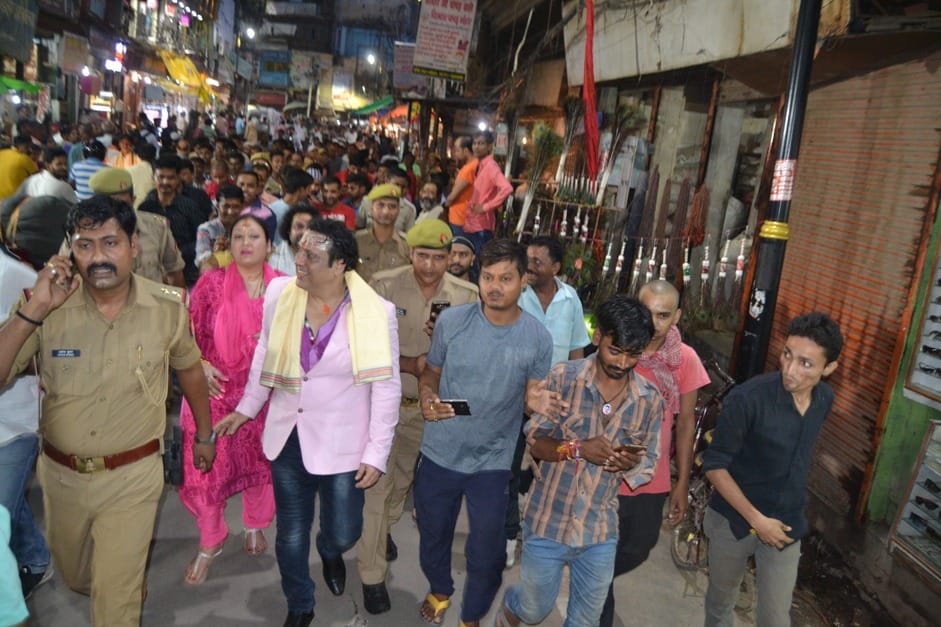 Film actor govinda worship in kashi vishwanath temple