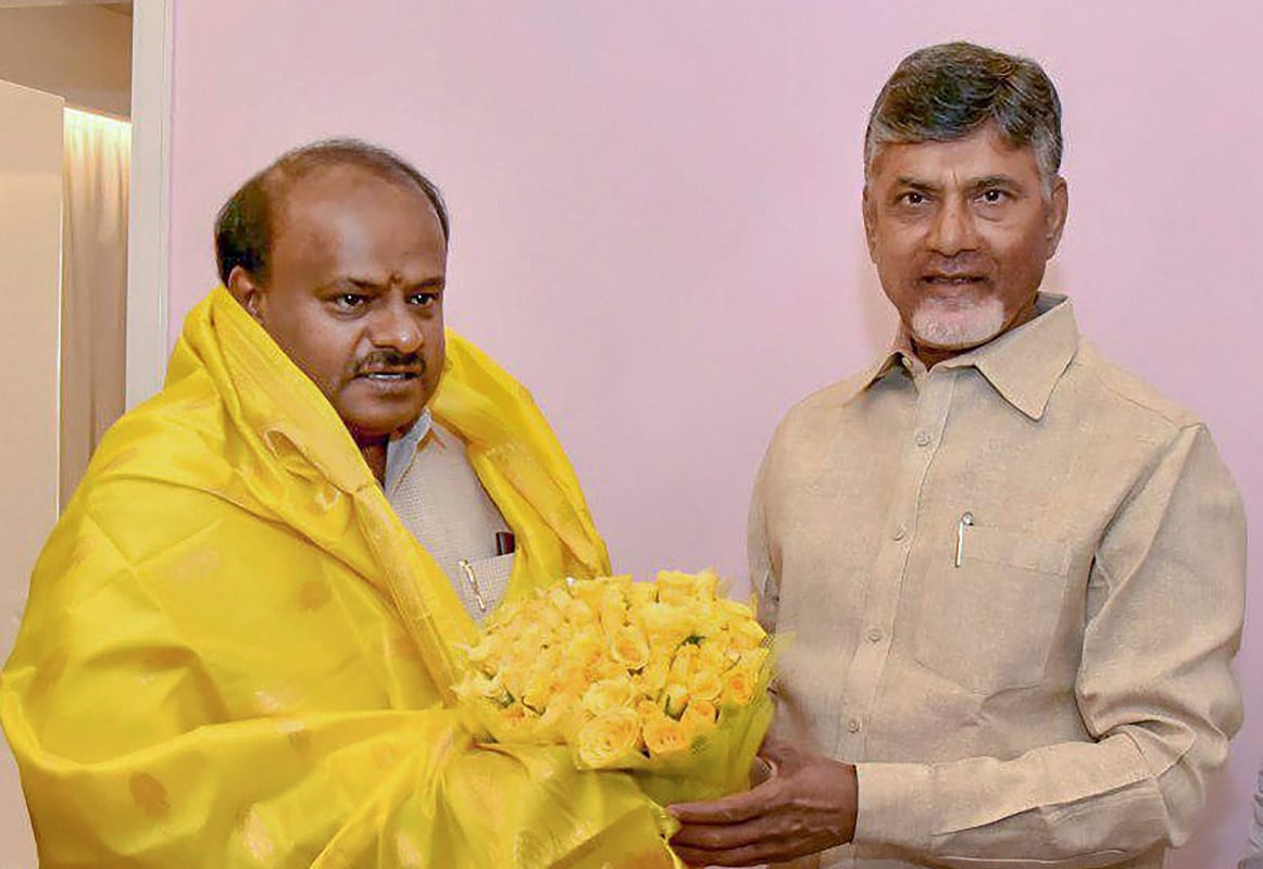 Andhra Pradesh CM N. Chandrababu Naidu and Karnataka CM HD Kumaraswamy discuss anti bjp front