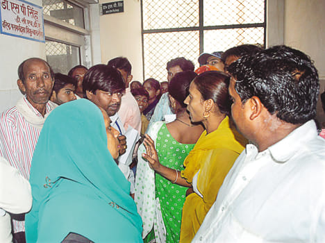 hungama in lohiya hospital in farrukhabad