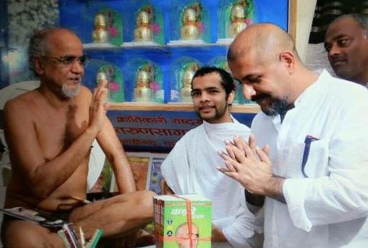 Jain Monk Tarun Sagar Controversy with Bollywood Singer Vishal Dadlani