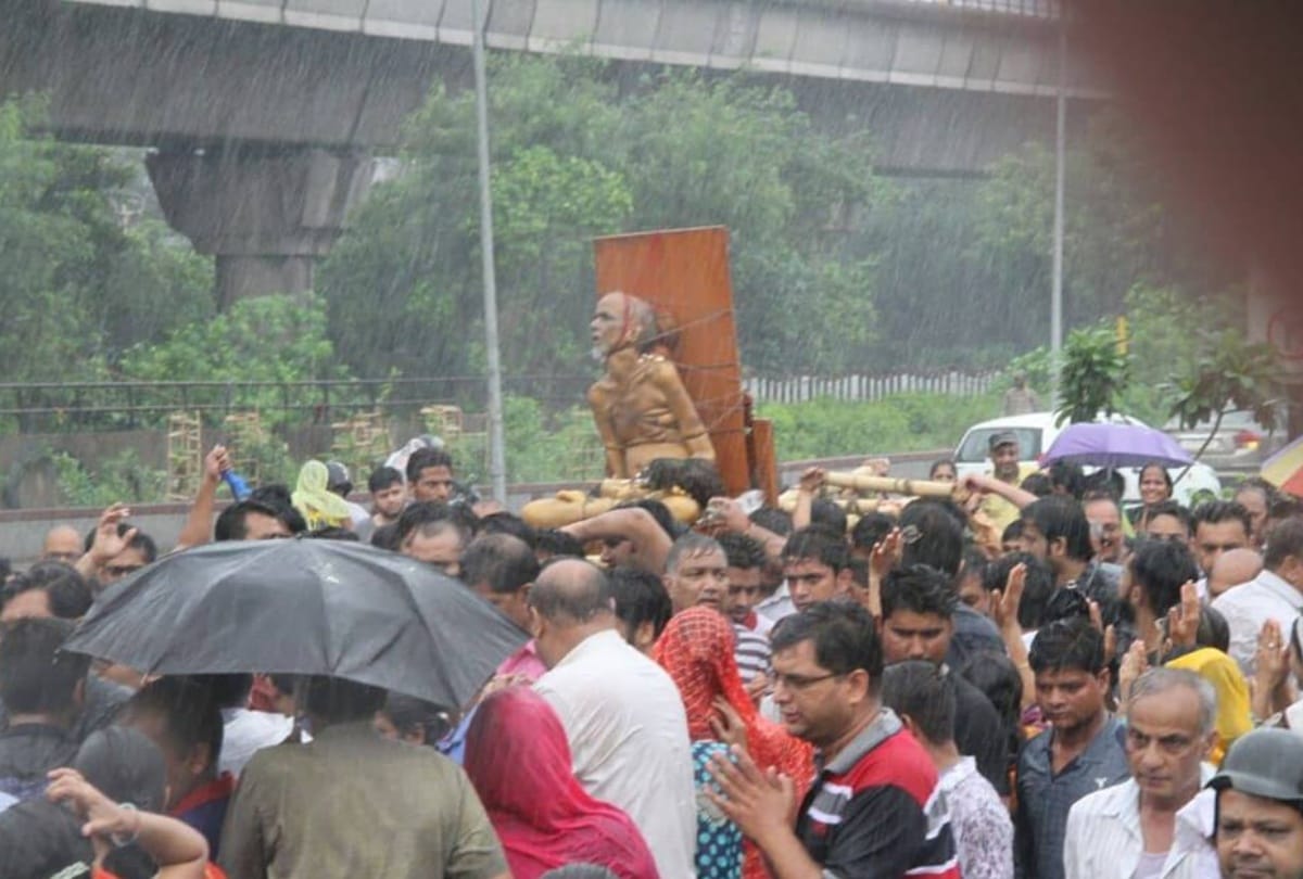 jain muni tarun sagar last drive in pictures see his last rites
