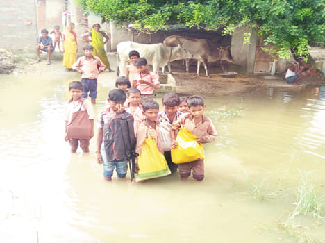 60 villages surrounded by floods of Ramganga and Ganga