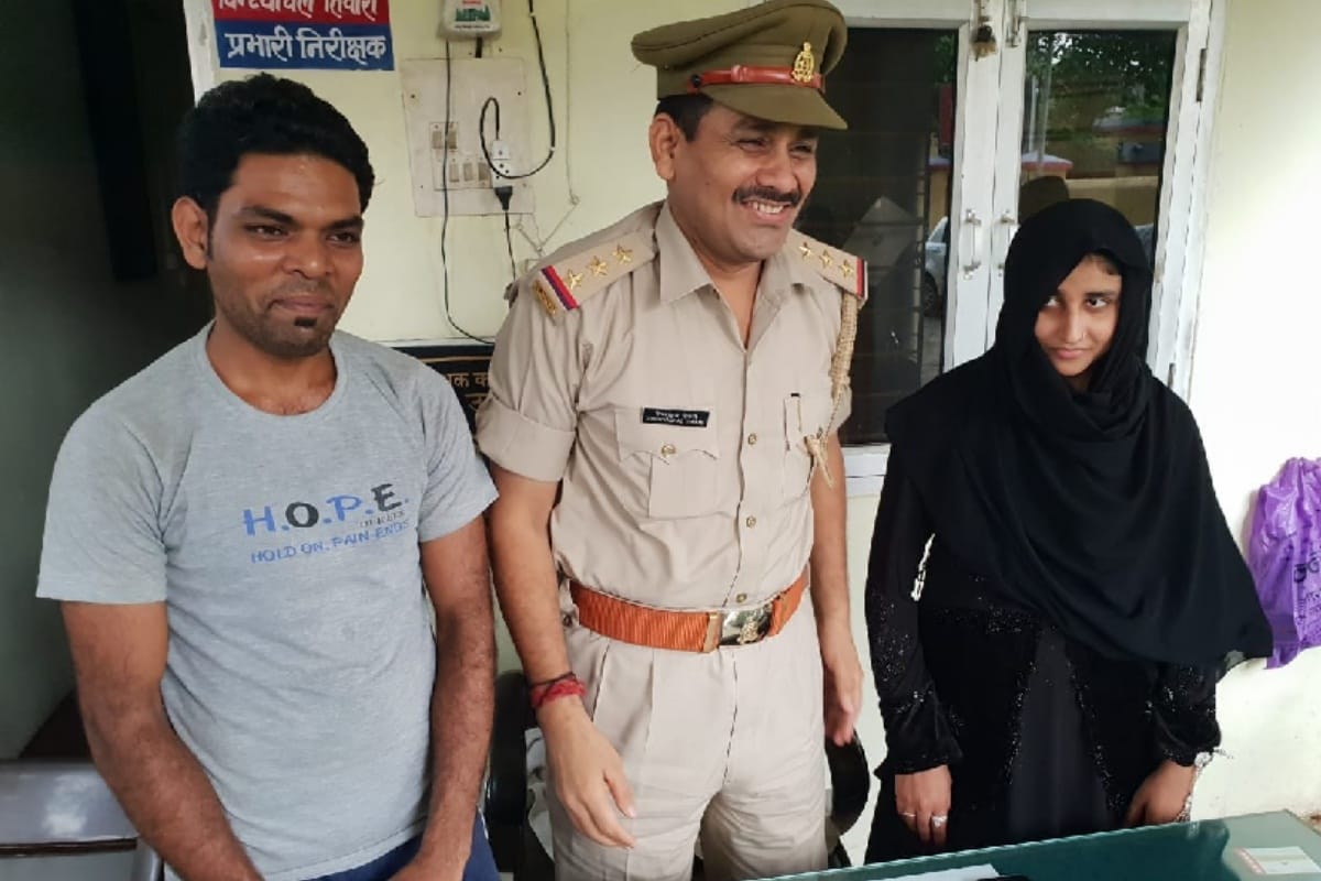 Mujaffarnagar: woman married to homegaurd in police station makes a difficult for inspector