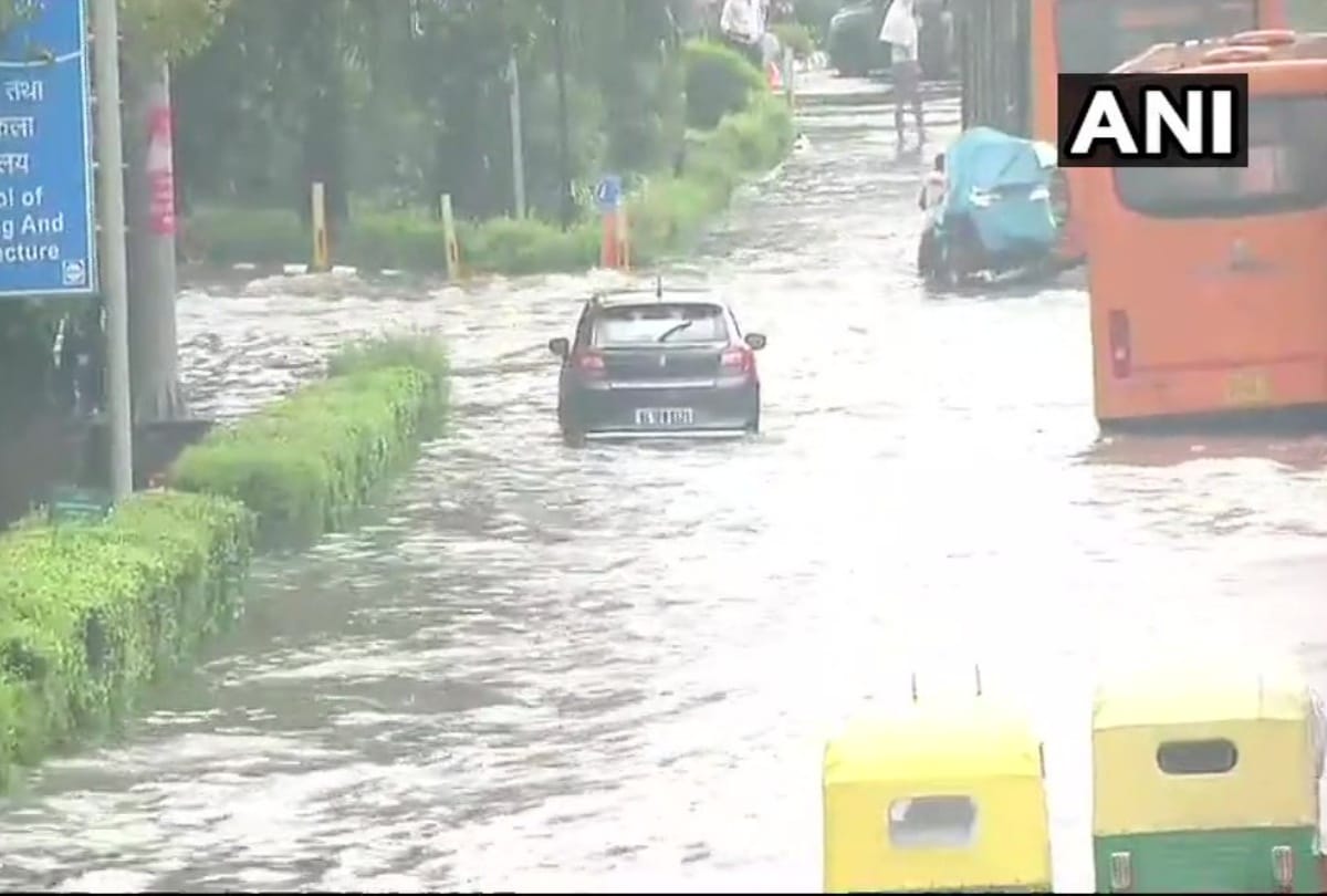 heavy rains in delhi ncr in photos the condition of roads one bus stuck 30 passengers rescued safely