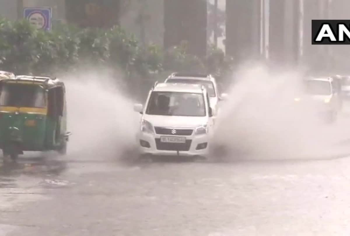 Orange alert in delhi for Heavy Rain today