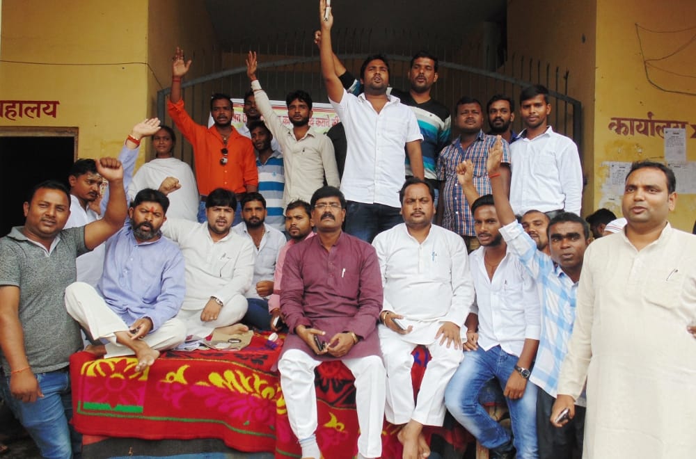 Support of SP for the movement of elections in the Chatrashangh