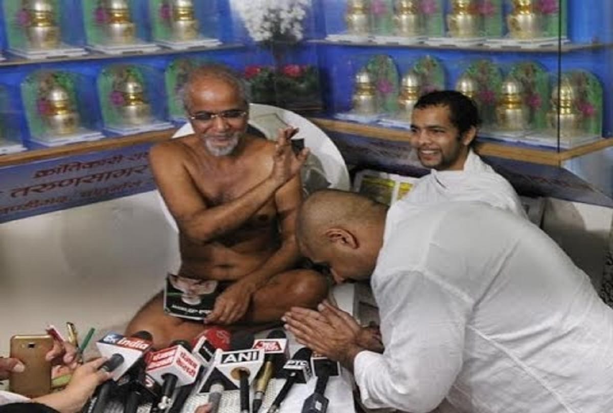 Jain muni Tarun Sagar Read some sermons