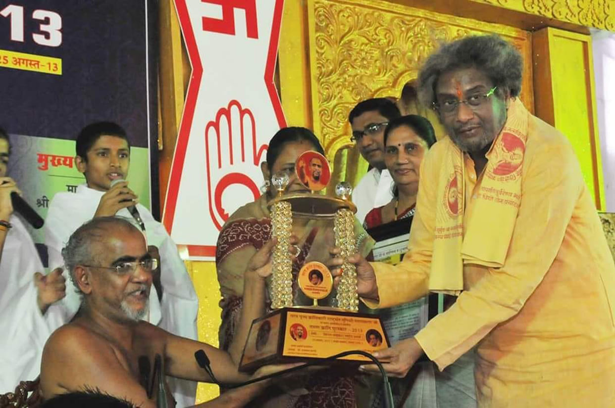 Gayatri pariwar Head Dr Pranav Pandya said jain muni tarun sagar death is big loss of nation